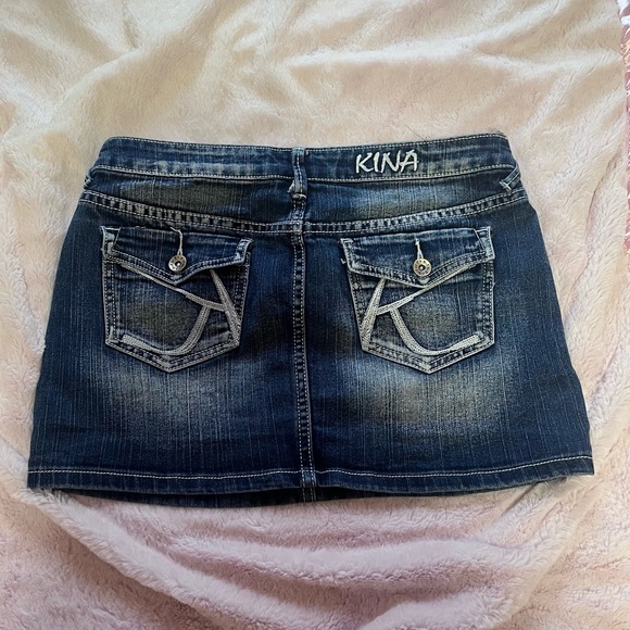 Y2k MiniSkirt with contrats white stitching 🧵 - Picture 3 of 6